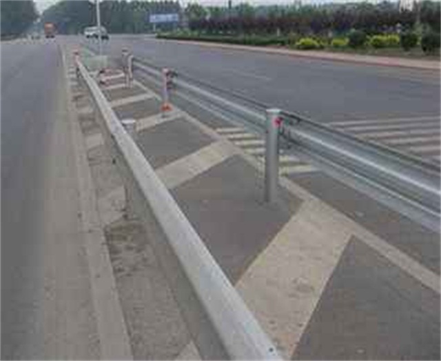 郑州高速护栏板的规格